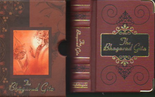THE BHAGAVAD GITA. Texto en snscrito, con algunas traducciones al ingls. Miniatura.